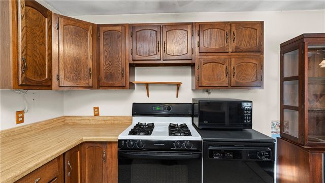 30 Torrington Drive, Warwick, RI 02889