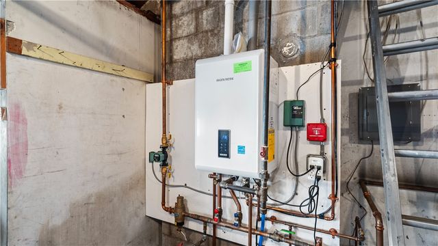 30 Torrington Drive, Warwick, RI 02889