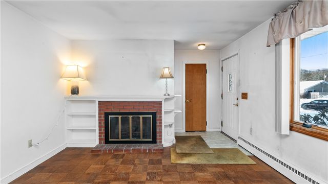 30 Torrington Drive, Warwick, RI 02889