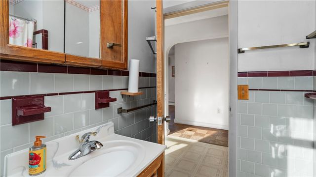 30 Torrington Drive, Warwick, RI 02889