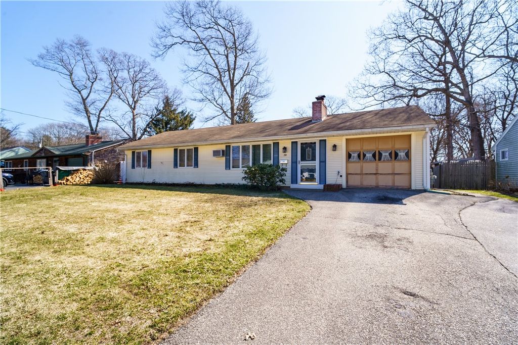 30 Torrington Drive, Warwick, RI 02889