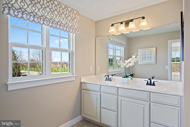 1324 VALENCIA CT, Martinsburg, WV 25403