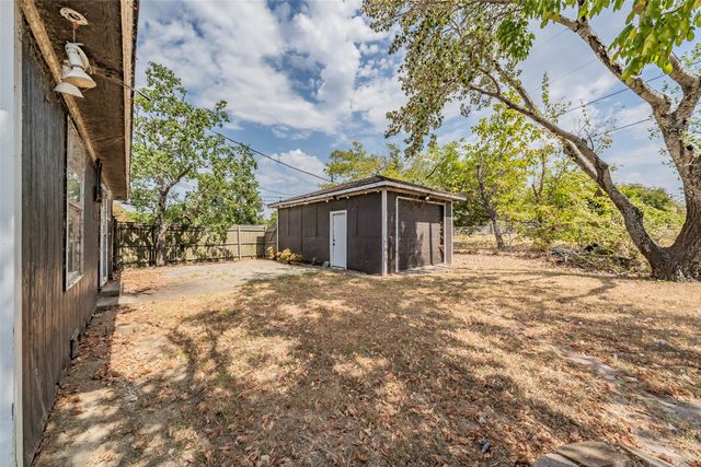 7656 Shoreline Drive, Lone Oak, TX 75453