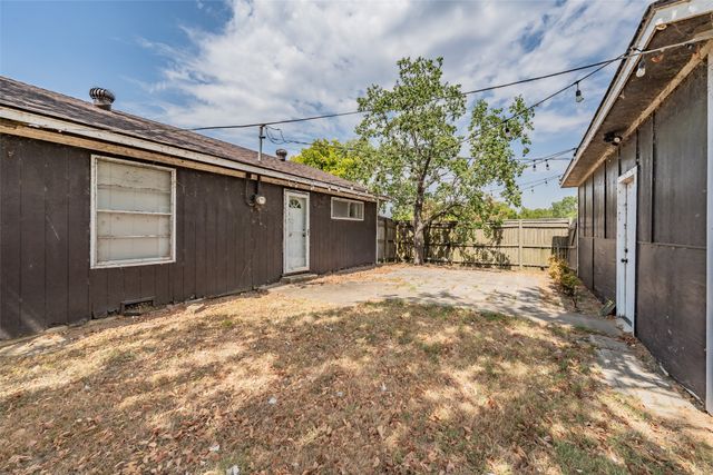 7656 Shoreline Drive, Lone Oak, TX 75453