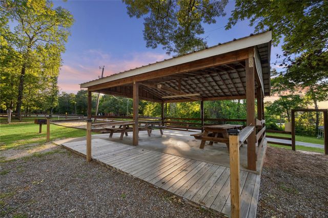 500 Lagoon Drive, Point Blank, TX 77364