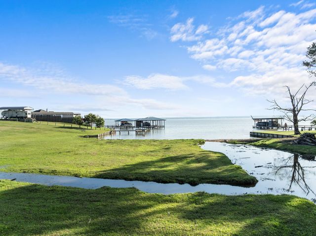 500 Lagoon Drive, Point Blank, TX 77364