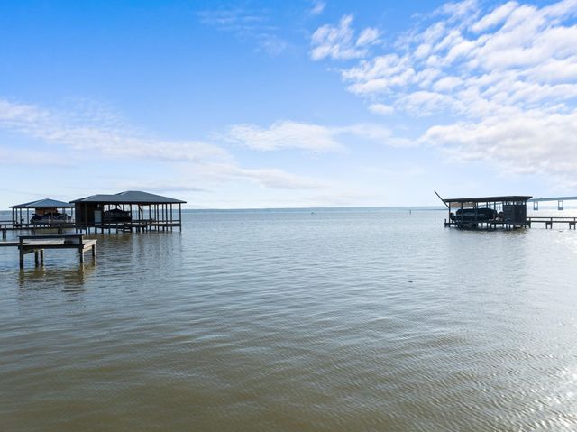 500 Lagoon Drive, Point Blank, TX 77364