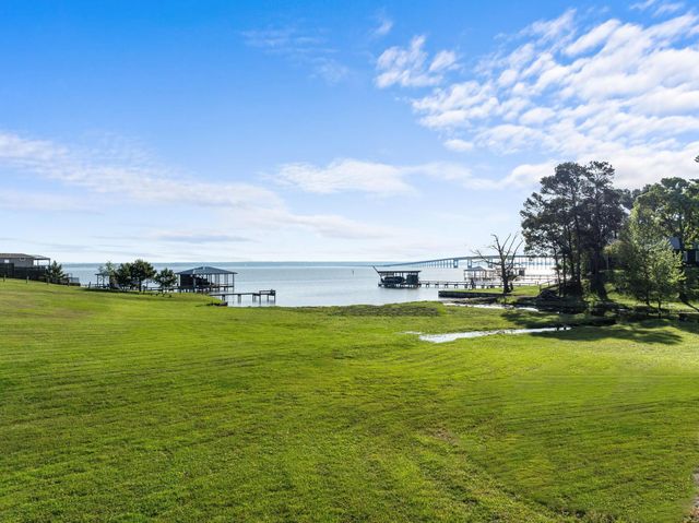 500 Lagoon Drive, Point Blank, TX 77364