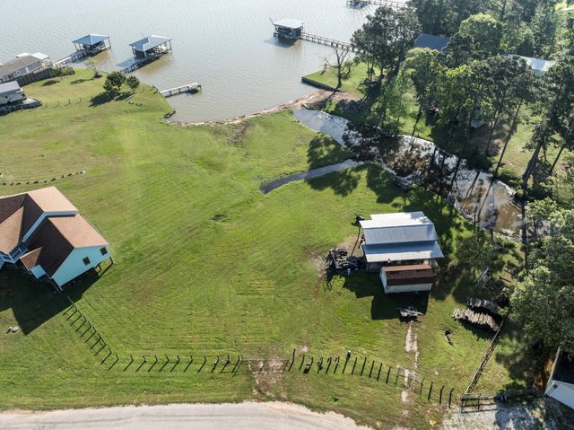 500 Lagoon Drive, Point Blank, TX 77364