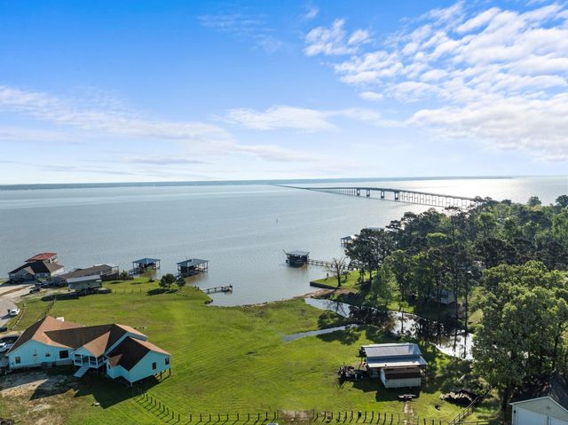 500 Lagoon Drive, Point Blank, TX 77364