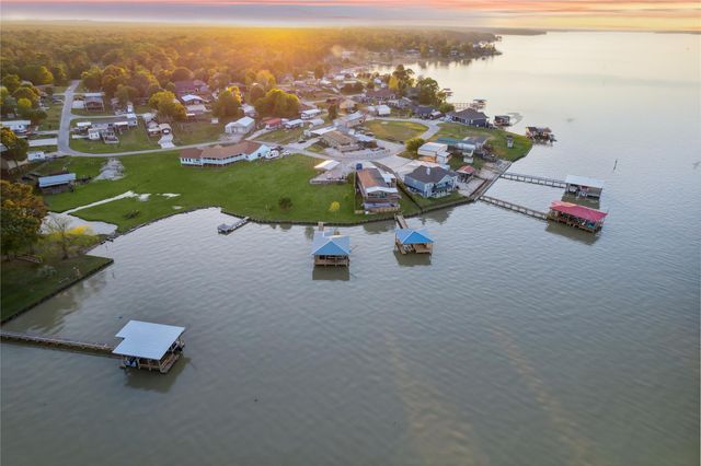 500 Lagoon Drive, Point Blank, TX 77364