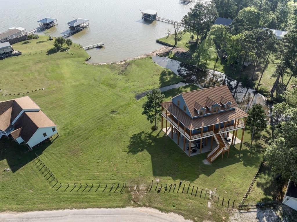 500 Lagoon Drive, Point Blank, TX 77364