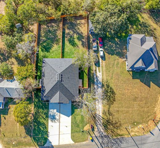 103 & 105 S Barron, Covington, TX 76636