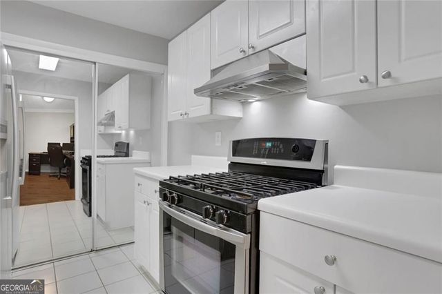 407 NE Summit North Drive NE 407, Atlanta, GA 30324