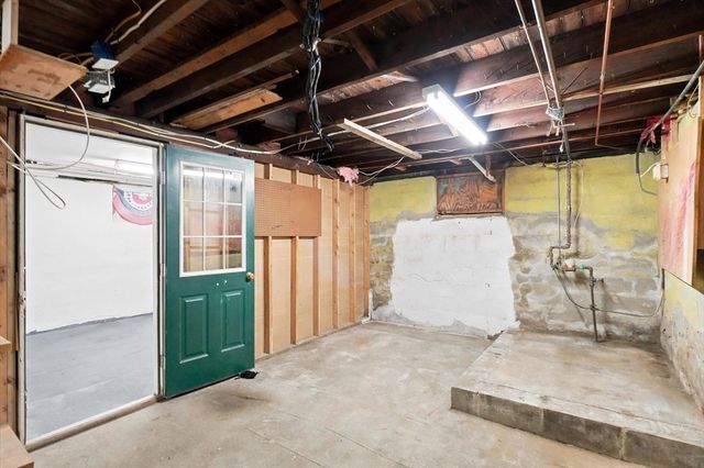 14 Willow Road, Marblehead, MA 01945
