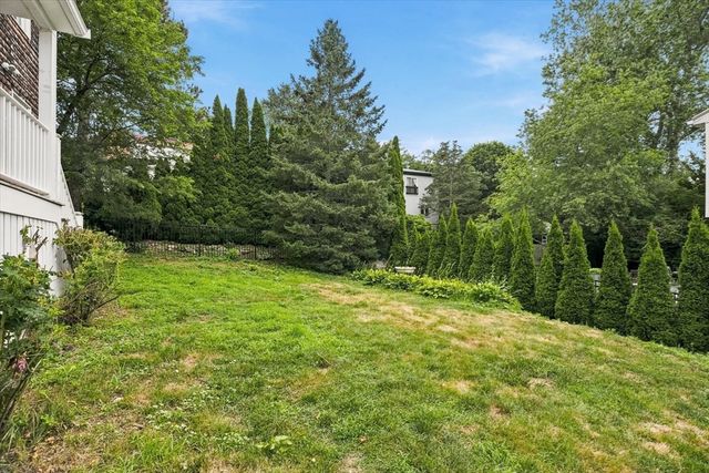 14 Willow Road, Marblehead, MA 01945