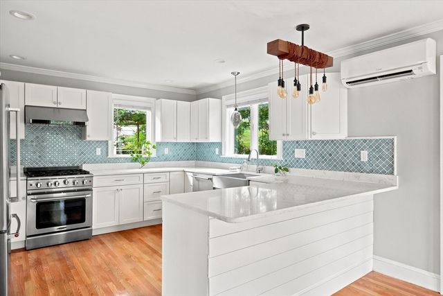 14 Willow Road, Marblehead, MA 01945