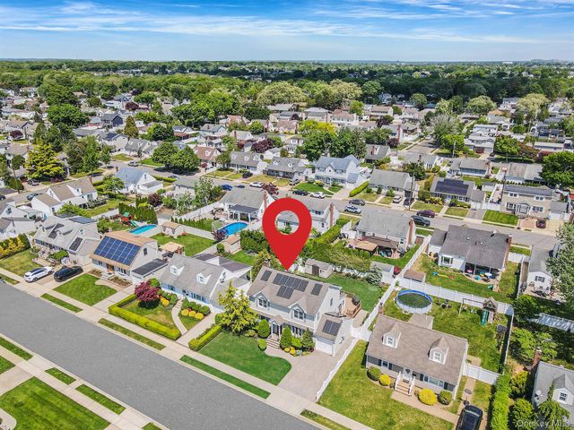 15 Lillian Place, Farmingdale, NY 11735