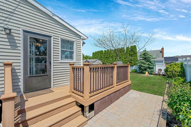 15 Lillian Place, Farmingdale, NY 11735