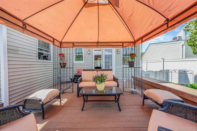15 Lillian Place, Farmingdale, NY 11735
