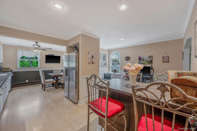 15 Lillian Place, Farmingdale, NY 11735