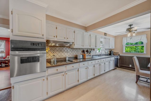 15 Lillian Place, Farmingdale, NY 11735