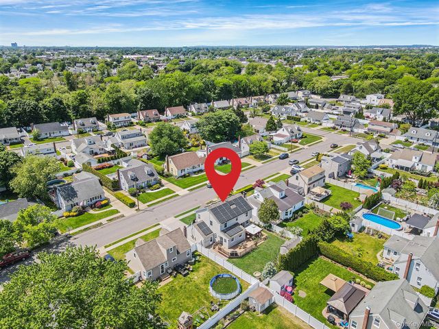 15 Lillian Place, Farmingdale, NY 11735
