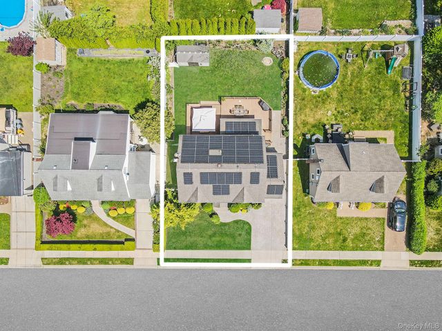 15 Lillian Place, Farmingdale, NY 11735