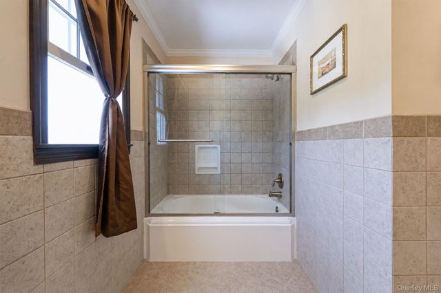 15 Lillian Place, Farmingdale, NY 11735