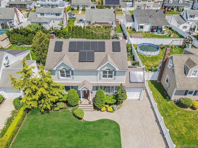 15 Lillian Place, Farmingdale, NY 11735