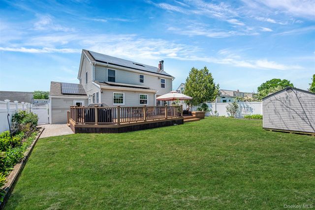 15 Lillian Place, Farmingdale, NY 11735