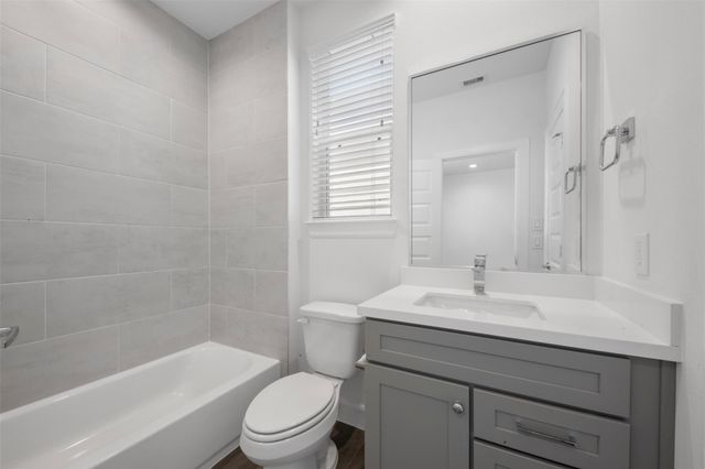 2737 Clinton Drive, Houston, TX 77020