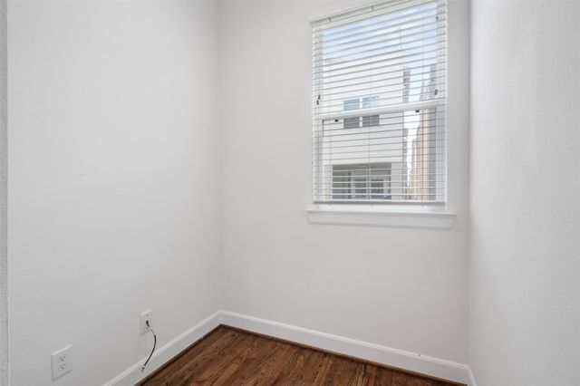 2737 Clinton Drive, Houston, TX 77020