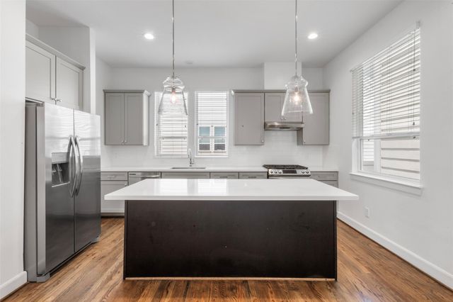 2737 Clinton Drive, Houston, TX 77020