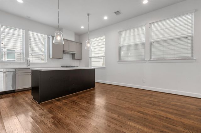 2737 Clinton Drive, Houston, TX 77020