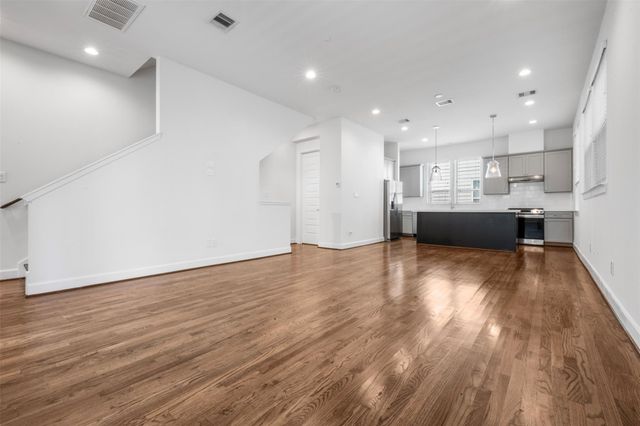 2737 Clinton Drive, Houston, TX 77020