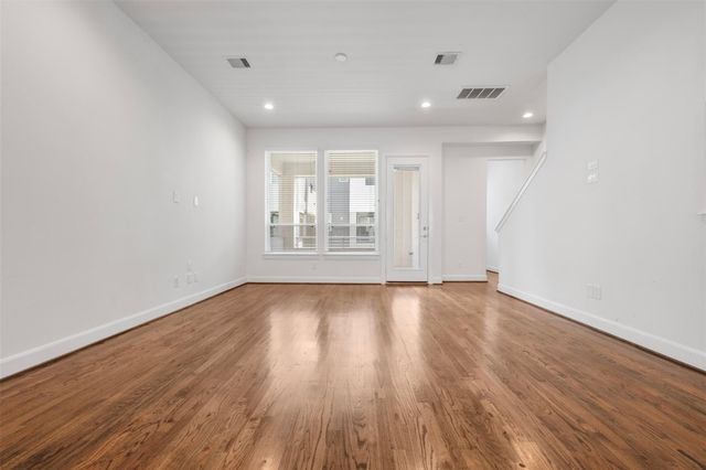 2737 Clinton Drive, Houston, TX 77020