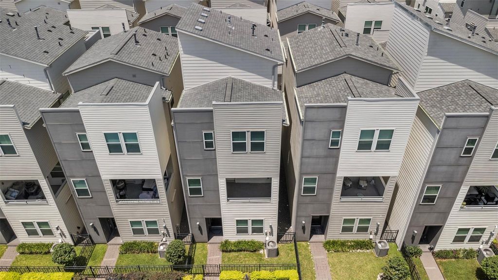 2737 Clinton Drive, Houston, TX 77020