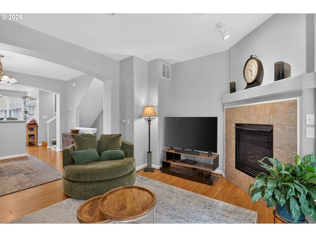 10735 Sw CANTERBURY Ln 102, Tigard, OR 97224