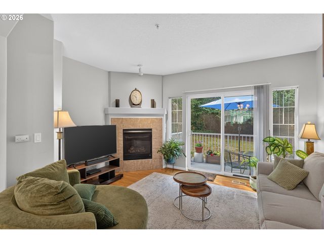 10735 Sw CANTERBURY Ln 102, Tigard, OR 97224