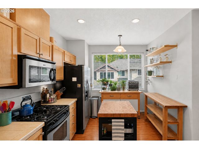 10735 Sw CANTERBURY Ln 102, Tigard, OR 97224