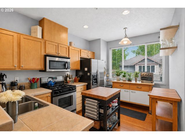 10735 Sw CANTERBURY Ln 102, Tigard, OR 97224