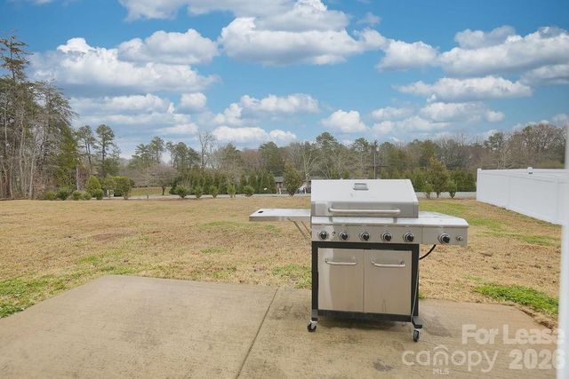 8140 Clairwood Drive, Charlotte, NC 28269