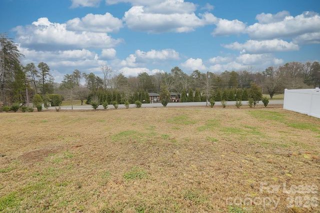 8140 Clairwood Drive, Charlotte, NC 28269