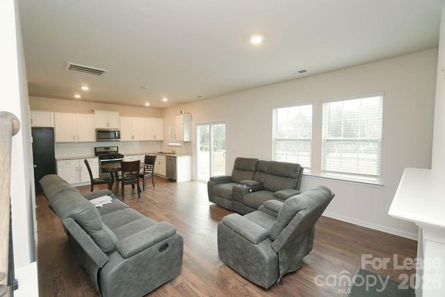 8140 Clairwood Drive, Charlotte, NC 28269