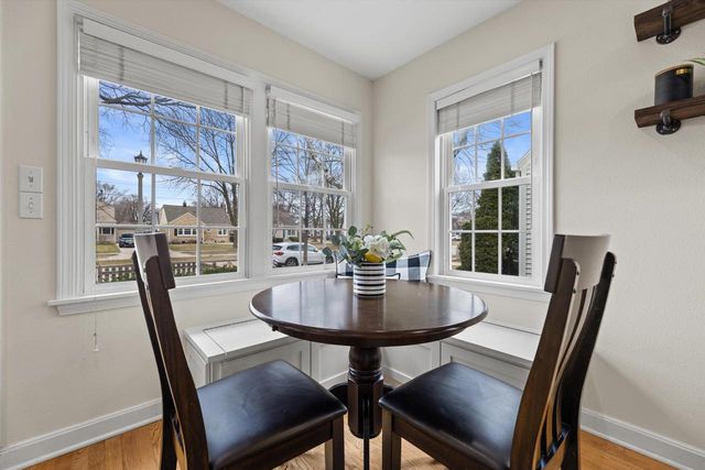 621 E Hampton ROAD, Whitefish Bay, WI 53217