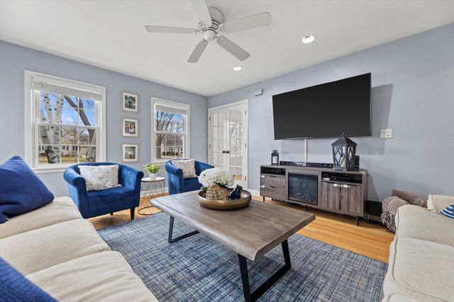 621 E Hampton ROAD, Whitefish Bay, WI 53217