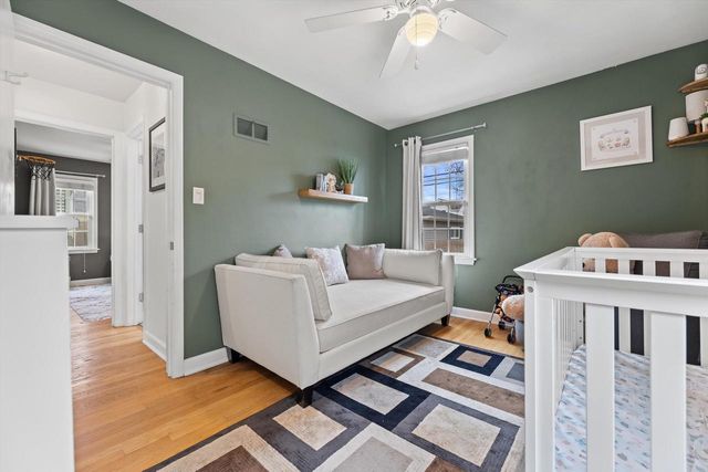 621 E Hampton ROAD, Whitefish Bay, WI 53217