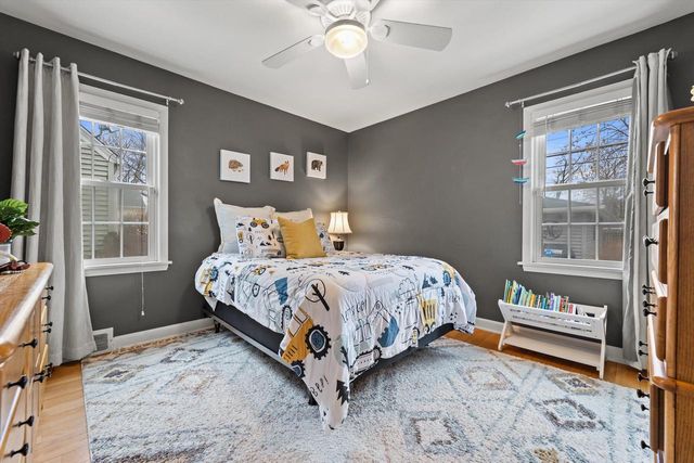 621 E Hampton ROAD, Whitefish Bay, WI 53217