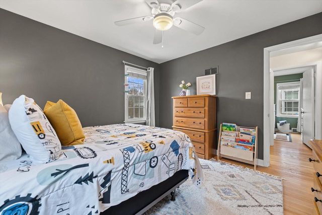 621 E Hampton ROAD, Whitefish Bay, WI 53217